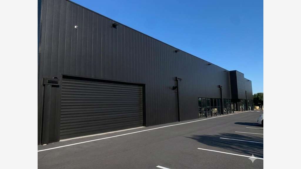 Vente local commercial 1300m² Montpellier ZAC A9