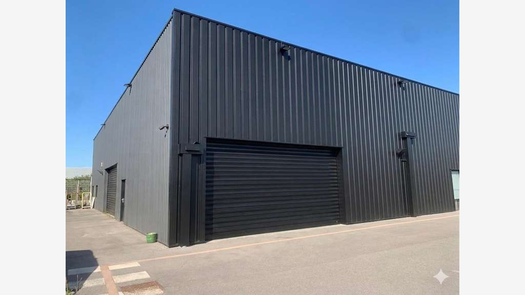 Vente local commercial 1300m² Montpellier ZAC A9