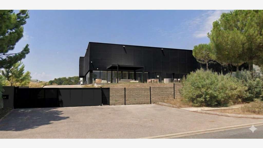 Vente local commercial 1300m² Montpellier ZAC A9
