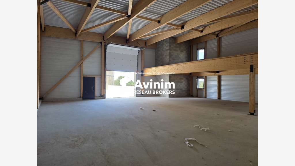 Local d'activité de 311.50 m² - 6 min Sud Ouest M