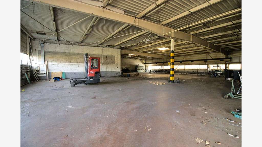Vente entrepôt 1200m² à Montredon-Labessonnié