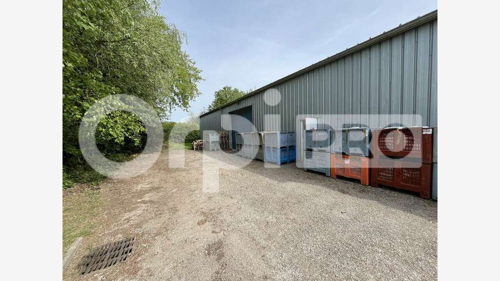 Local d'activité de 800m² à vendre dans le 77