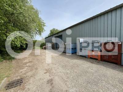 Local d'activité de 800m² à vendre dans le 77