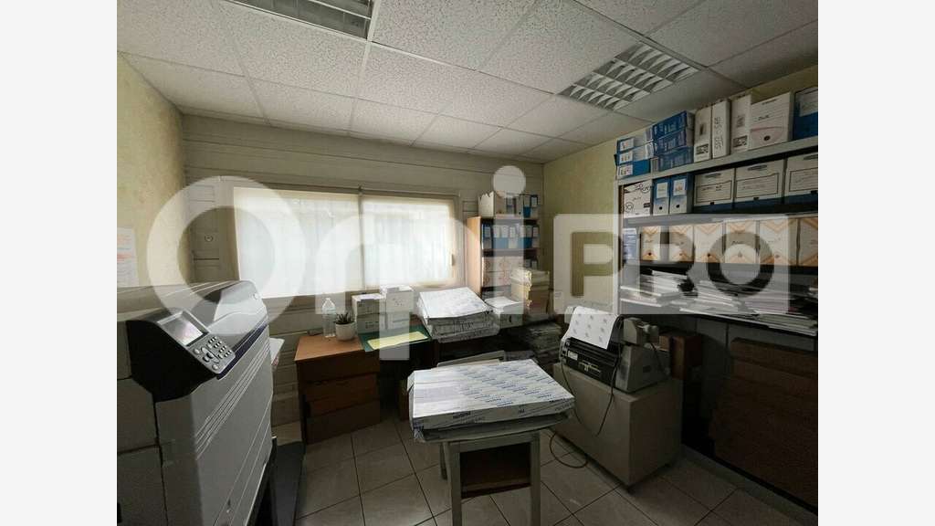 Local d'activité de 800m² à vendre dans le 77