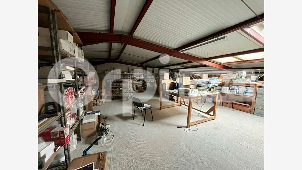 Local d'activité de 800m² à vendre dans le 77