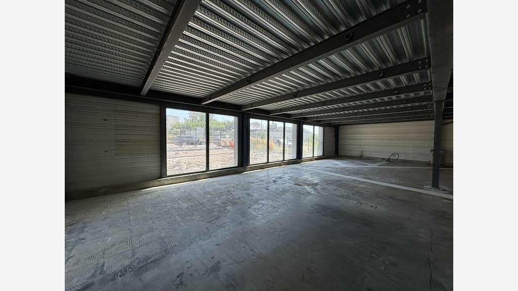 Local d'activité de 1083m² à vendre à Mornant