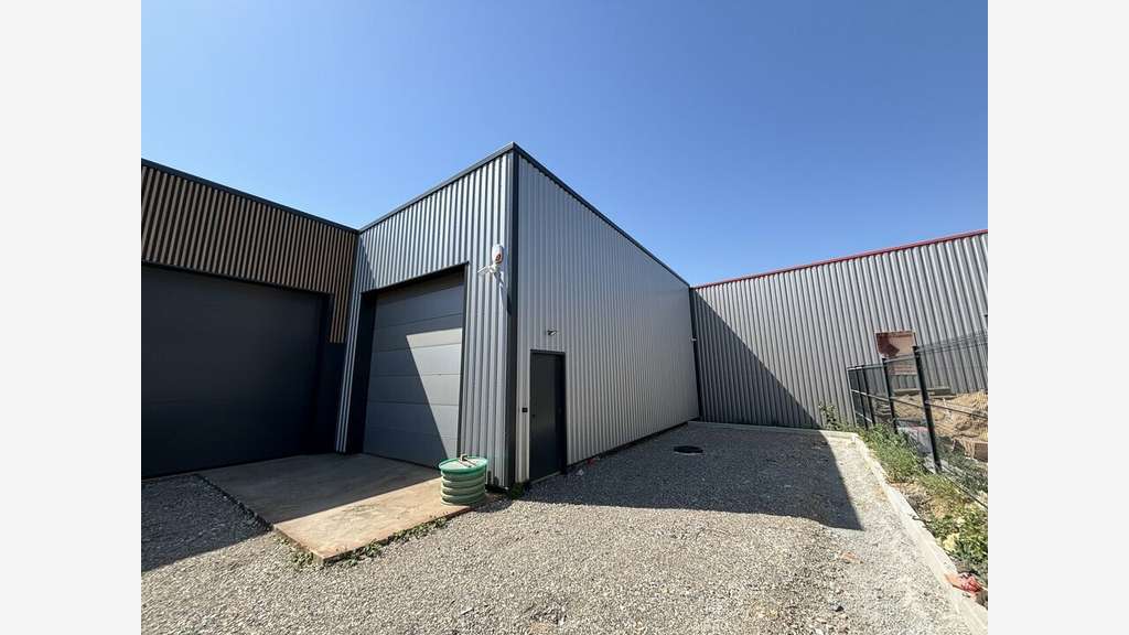 Local d'activité de 1083m² à vendre à Mornant