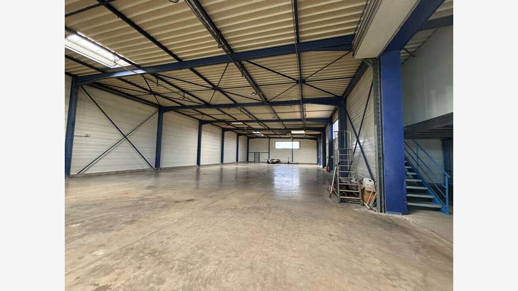 Local d'activité de 1083m² à vendre à Mornant
