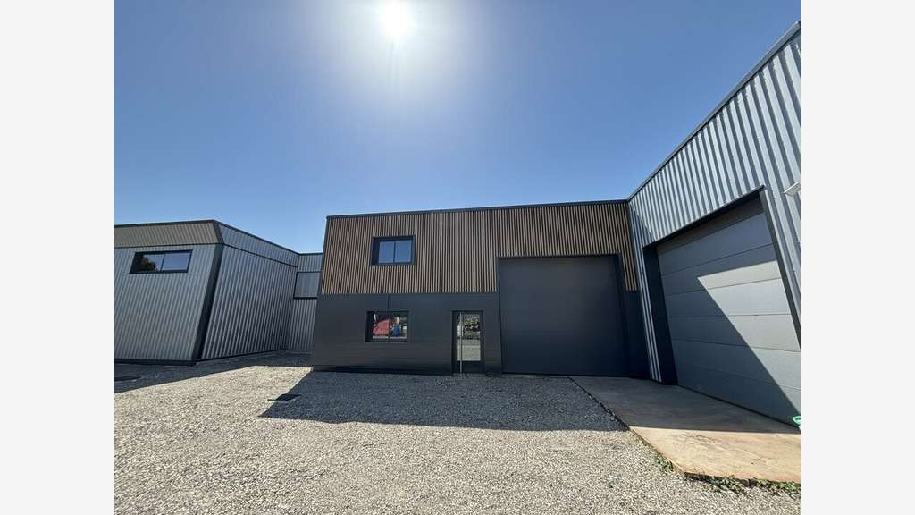 Local d'activité de 1083m² à vendre à Mornant