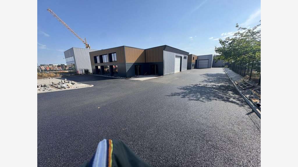 Local d'activité de 1083m² à vendre à Mornant