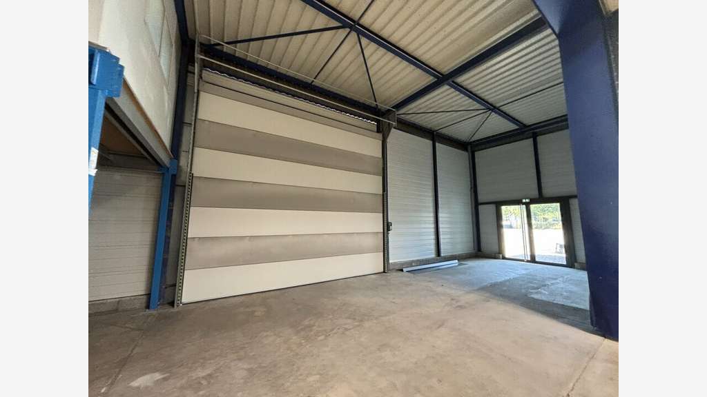 Local d'activité de 1083m² à vendre à Mornant