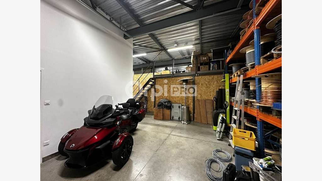 Local d'activité à vendre 307m² à Mornant