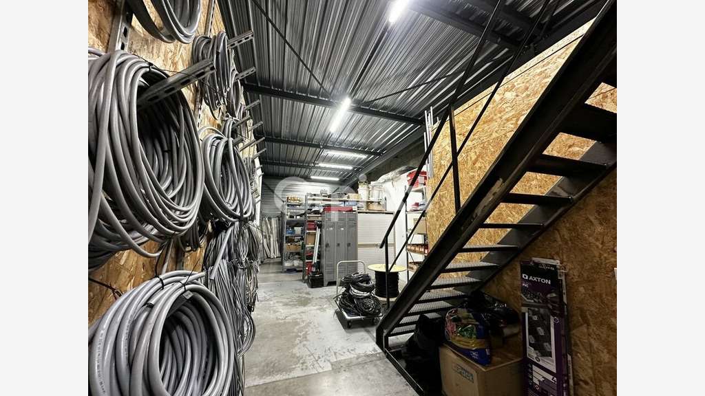 Local d'activité à vendre 307m² à Mornant