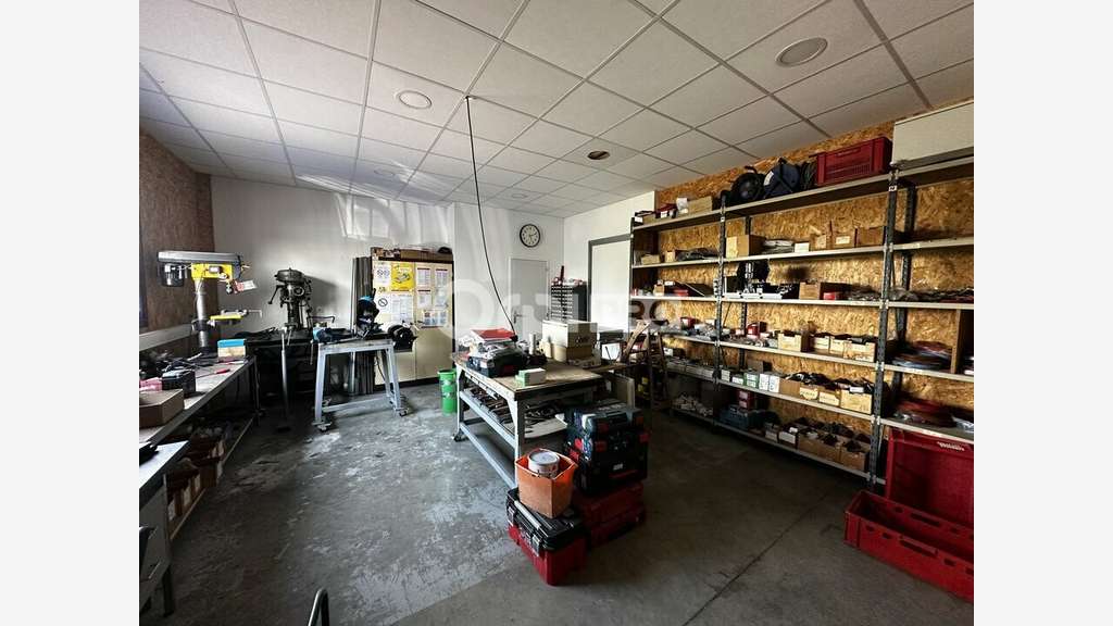 Local d'activité à vendre 307m² à Mornant