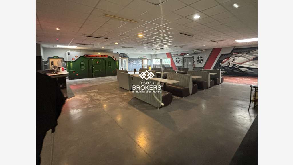 Vente local ancien bowling 1500m² secteur Morteau