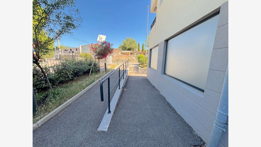 Local/bureau 160m² à vendre à Mouans Sartoux (06)