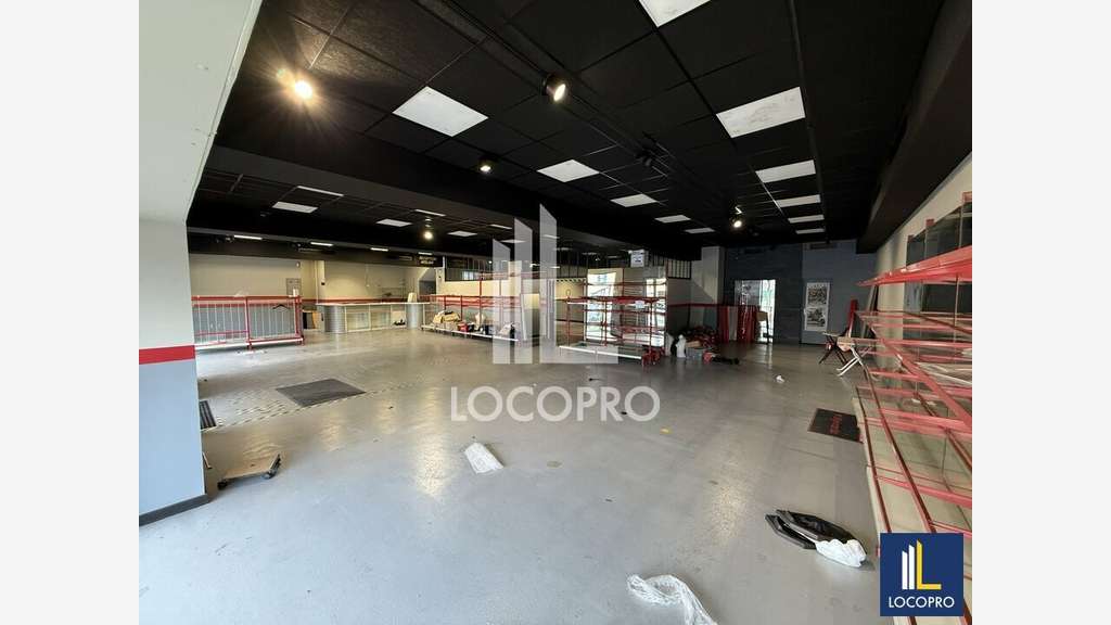 Vente local mixte 750m² à Mougins empl strat