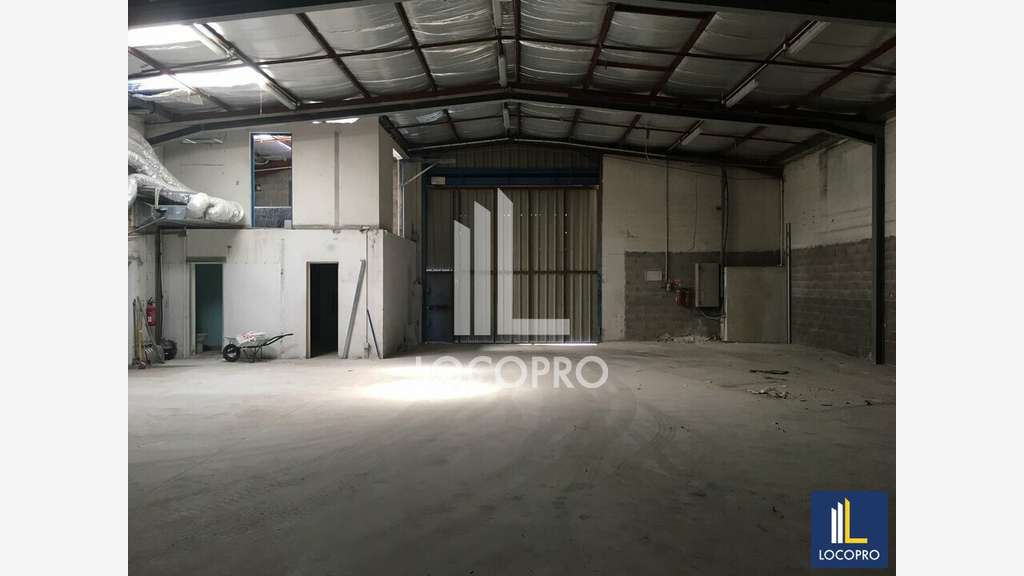 Vente local mixte 750m² à Mougins empl strat