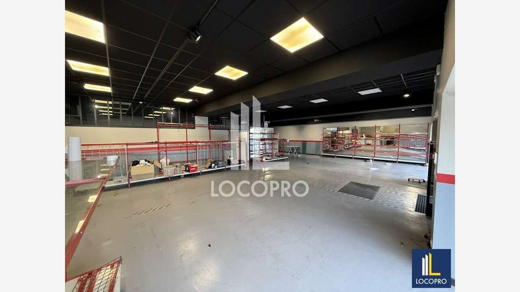 Vente local mixte 750m² à Mougins empl strat