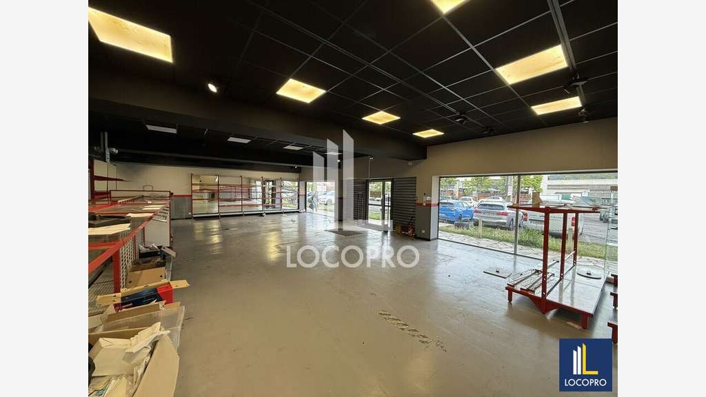 Vente local mixte 750m² à Mougins empl strat