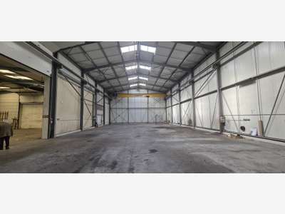 Local d'activité 2300m² à vendre 20mn Angers Sud