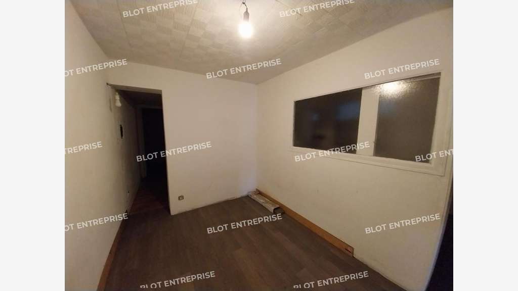 A vendre local 500m² sur 2000m² à Naizin