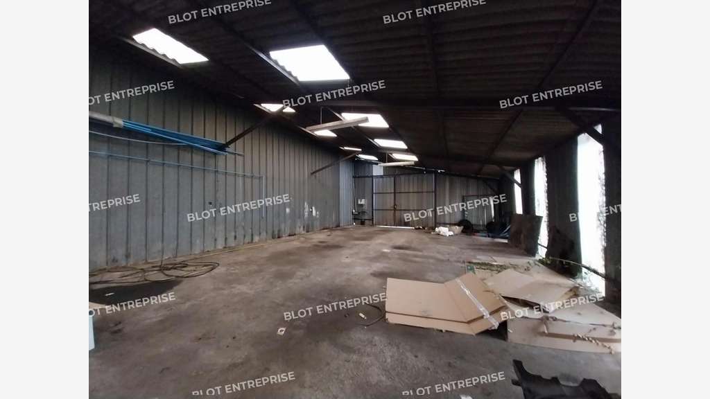 A vendre local 500m² sur 2000m² à Naizin