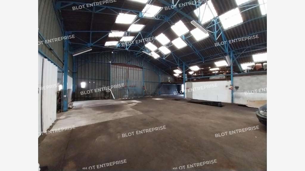 A vendre local 500m² sur 2000m² à Naizin
