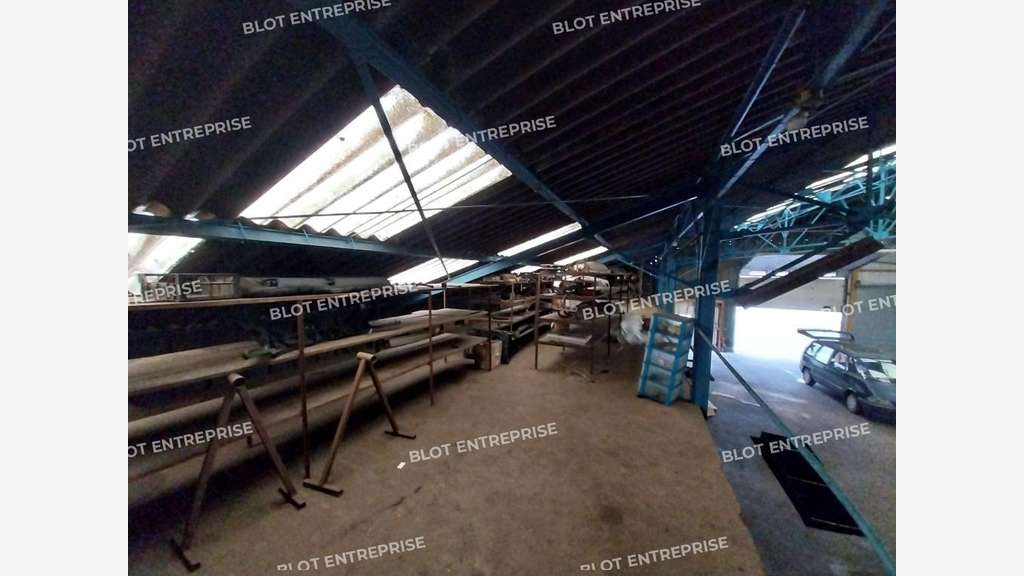 A vendre local 500m² sur 2000m² à Naizin