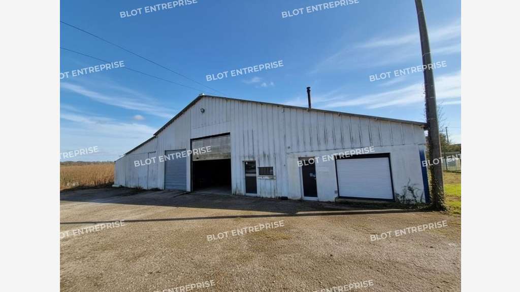 A vendre local 500m² sur 2000m² à Naizin