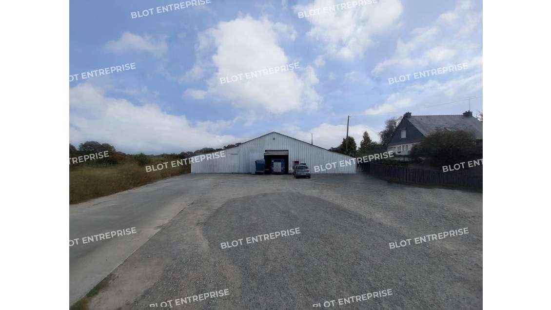 A vendre local 500m² sur 2000m² à Naizin