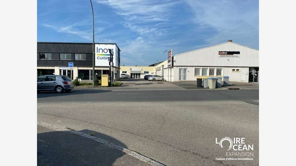Local d'activité 1640m² à vendre à Nantes