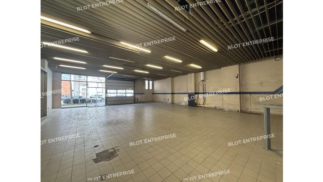 À VENDRE - À LOUER - LOCAUX D'ACTIVITÉS - 322 M² -