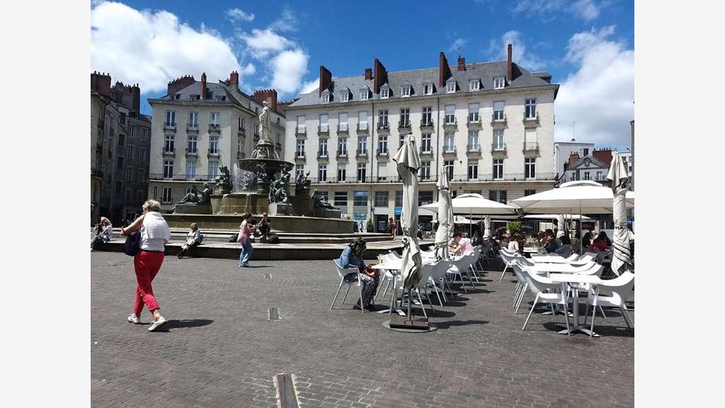 Vente murs de 20m² à Nantes centre place Royale