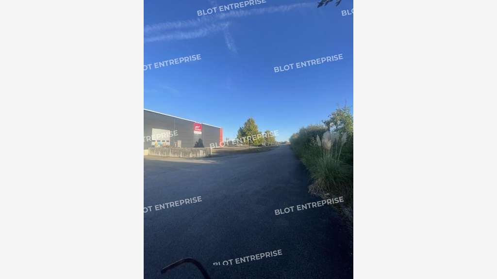 À VENDRE - LOCAUX D'ACTIVITÉS - 1 726 M² - NANTES