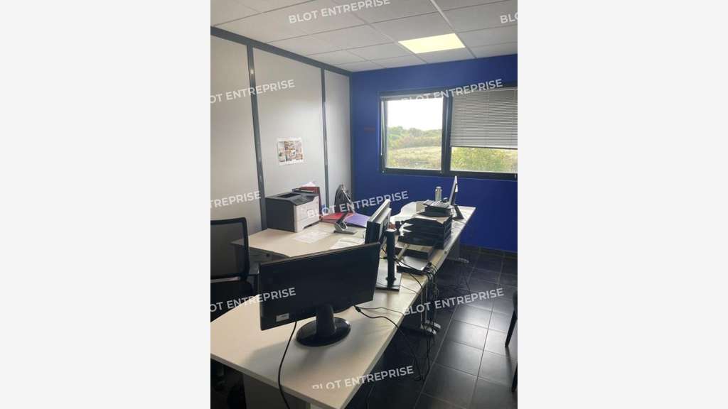 À VENDRE - LOCAUX D'ACTIVITÉS - 1 726 M² - NANTES