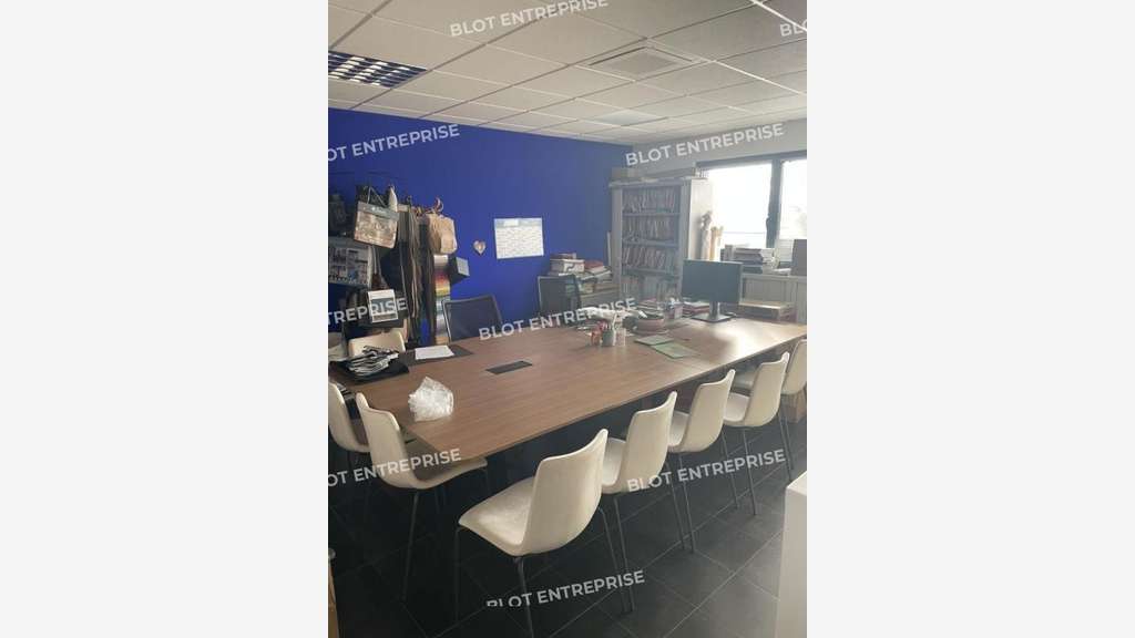 À VENDRE - LOCAUX D'ACTIVITÉS - 1 726 M² - NANTES