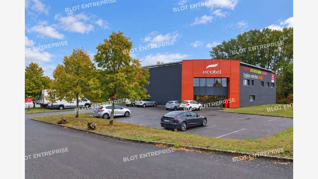 À VENDRE - LOCAUX D'ACTIVITÉS - 1 726 M² - NANTES