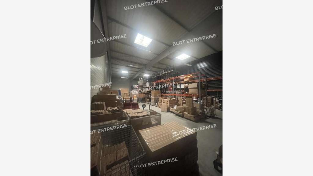À VENDRE - LOCAUX D'ACTIVITÉS - 1 726 M² - NANTES
