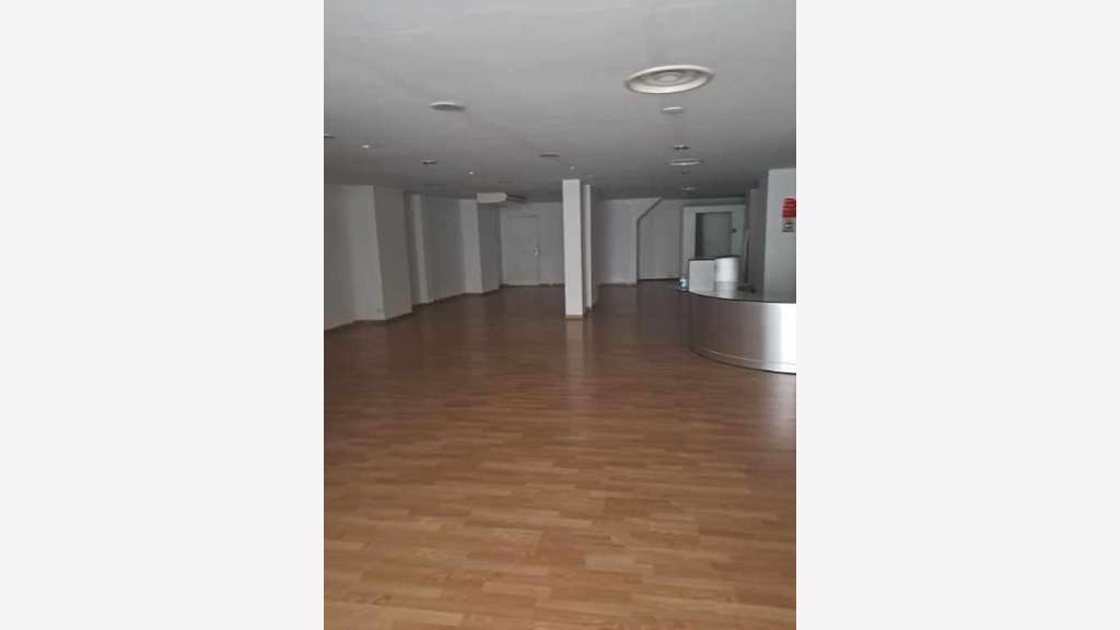 Murs commerciaux 206m² empl N°1 à Nevers centre