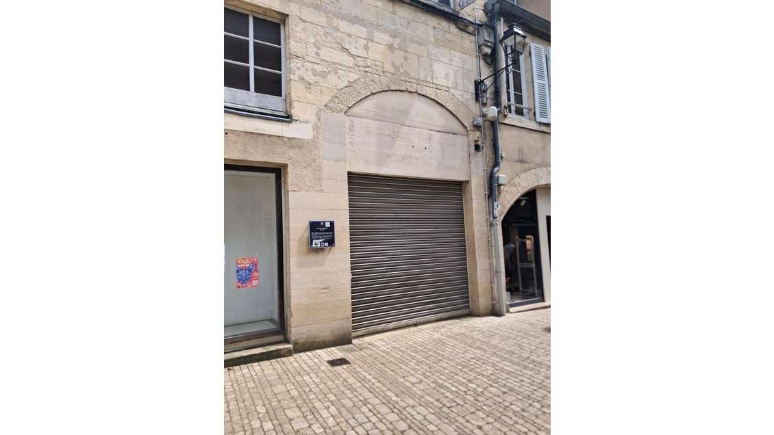 Murs commerciaux 206m² empl N°1 à Nevers centre