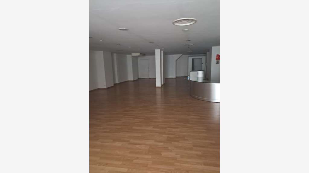 Murs commerciaux 206m² empl N°1 à Nevers centre