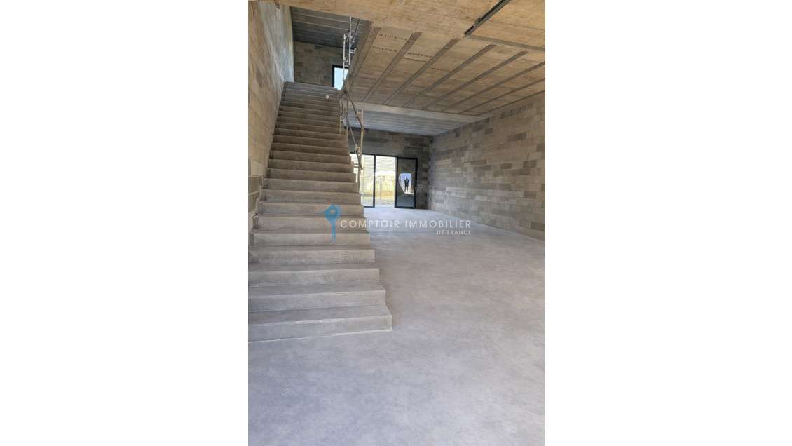 Vente locaux de 140m² à Nîmes Ouest empl dynamique