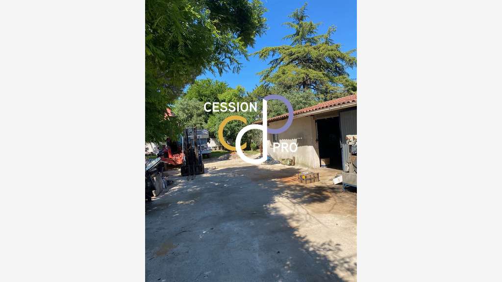 Local d'activité 100m² sur terrain 810m² sur Nîmes