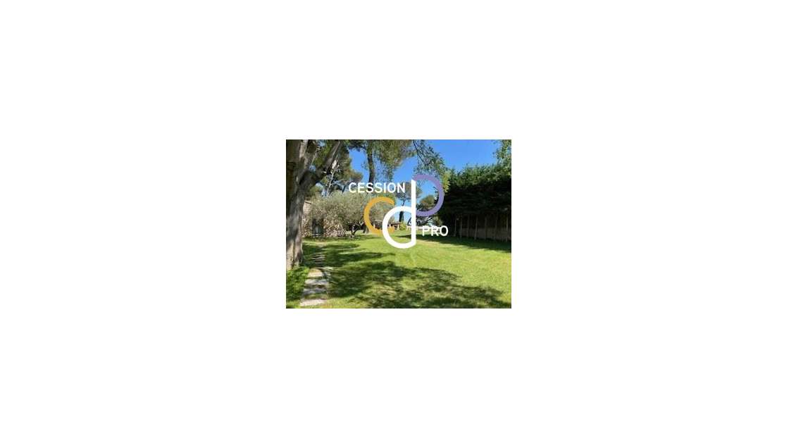 Locaux d'activité 569m² dont 84m² loués à Nîmes