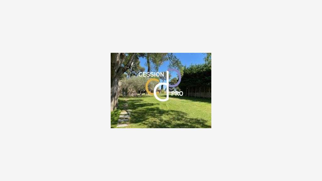 Locaux d'activité 569m² dont 84m² loués à Nîmes
