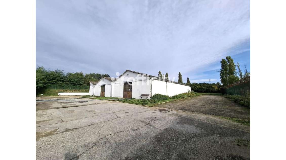 Vente local industriel 817m² à Nogent-le-Rotrou