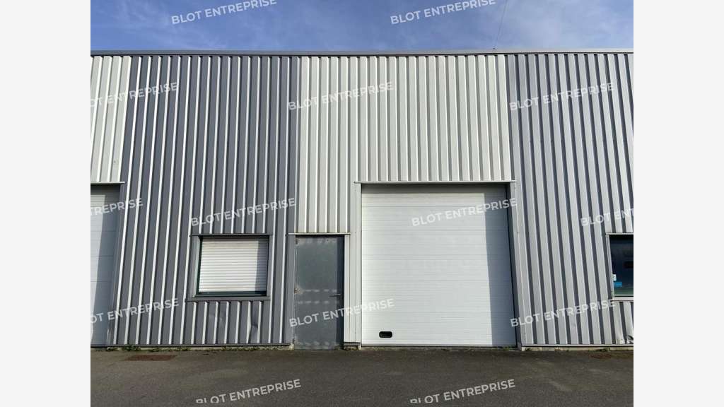 A vendre local d'activités 160m²  à Noyal