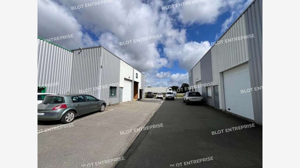A vendre local d'activités 160m²  à Noyal