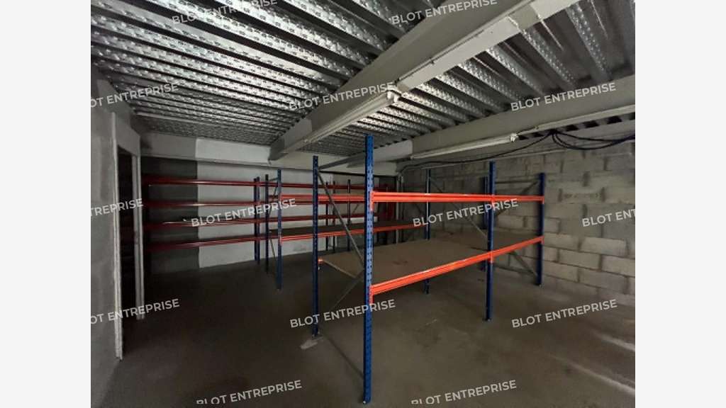 A vendre local d'activités 160m²  à Noyal